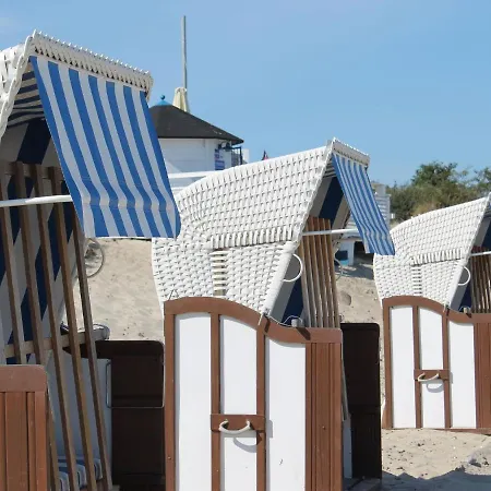 Bright Retreat In Apartment *