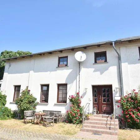 Bright Retreat In Apartment *